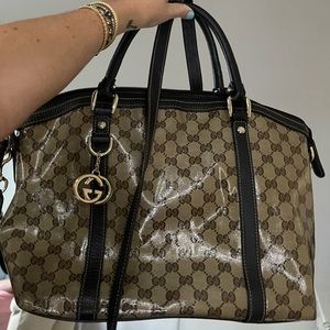 Gucci patent GG bag
